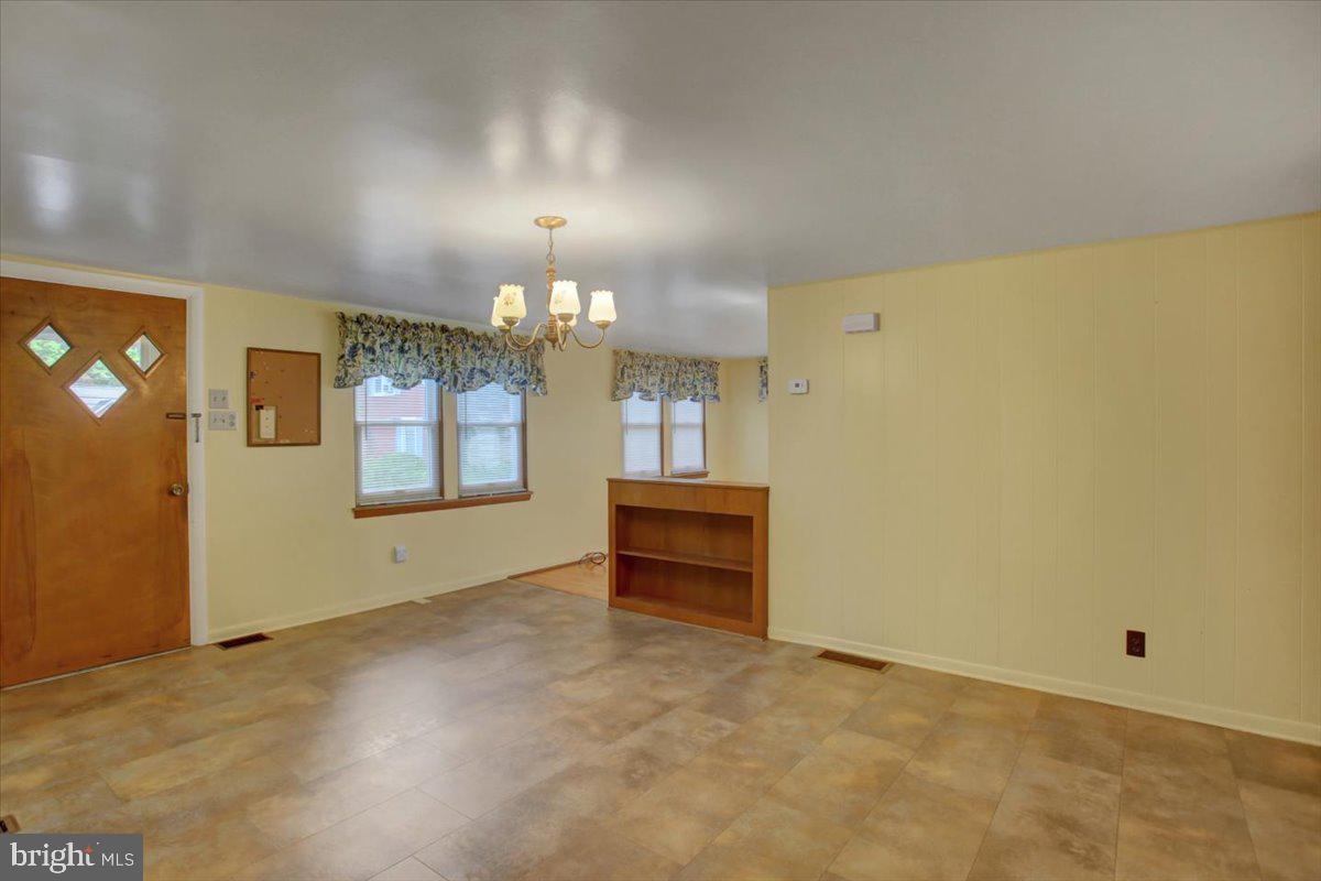 312 ROXBURY ROAD