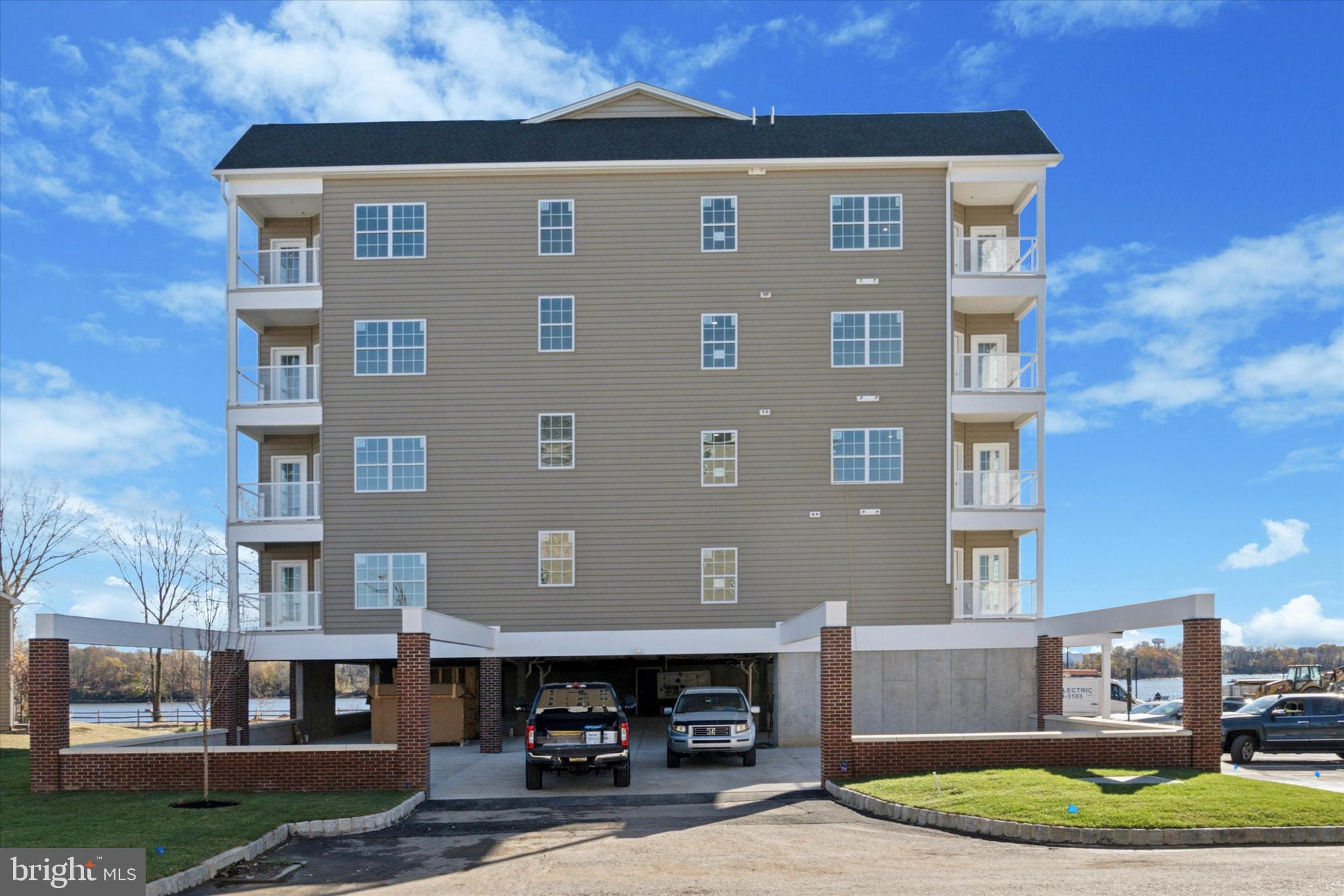 RADCLIFFE COURT - Residential