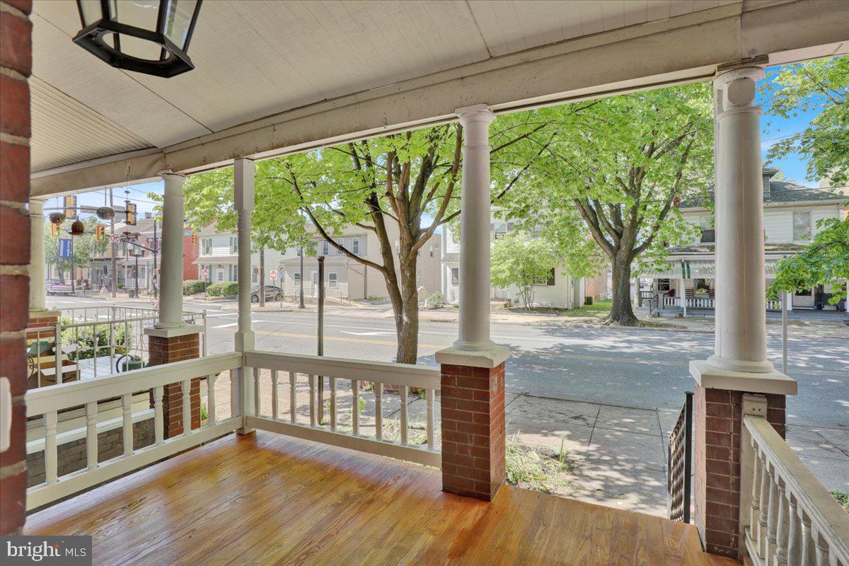 207 W MAIN STREET