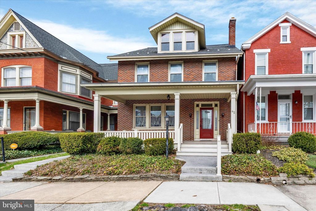 Photo of 42 Market Square, MANHEIM, PA 17545 (MLS # PALA2085268)