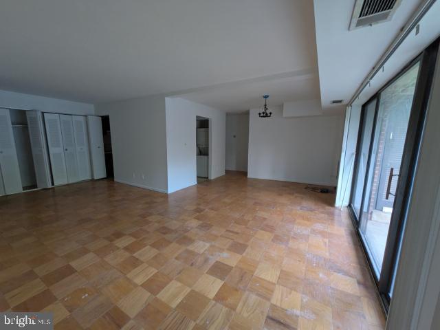HERITAGE COURT - Residential