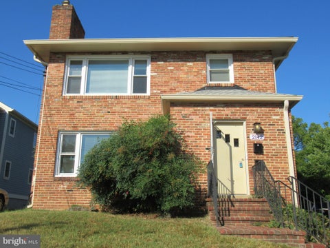 Townhouse For Rent - 2142 N Stafford Street #1<br/> ARLINGTON, VA 22207