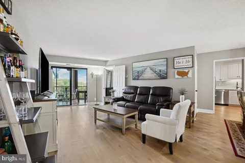 5904 Mount Eagle Drive Unit 1003, Alexandria, VA MLS: VAFX2242476