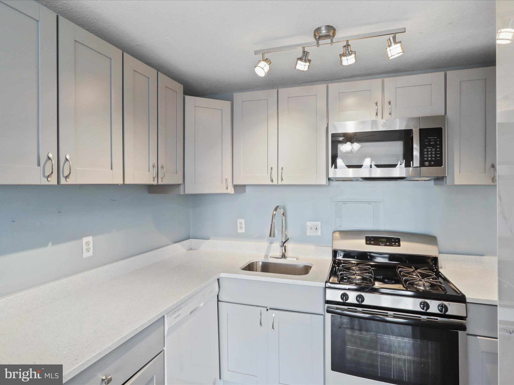 PRESIDENTIAL TOWERS - Residential