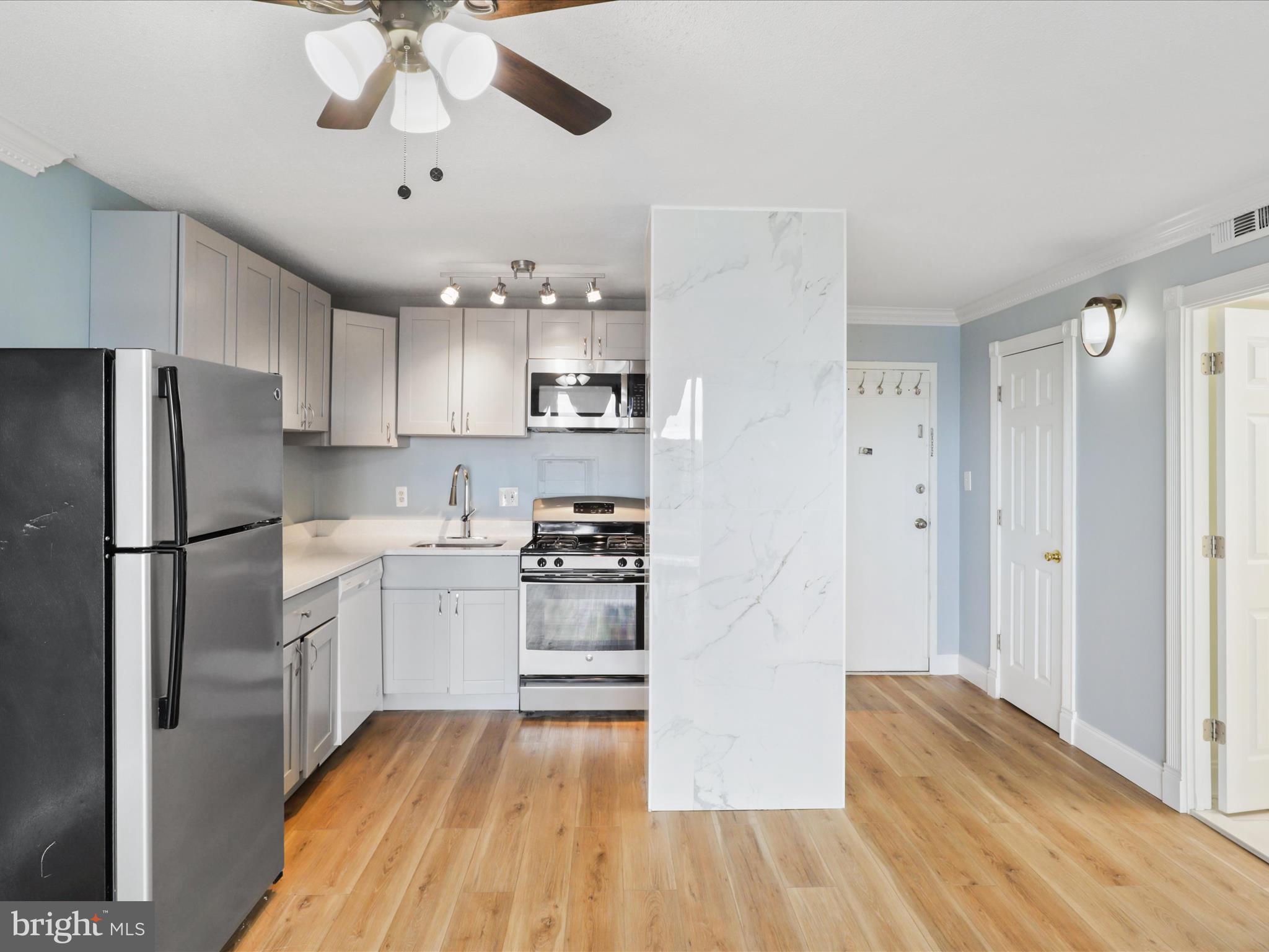 PRESIDENTIAL TOWERS - Residential