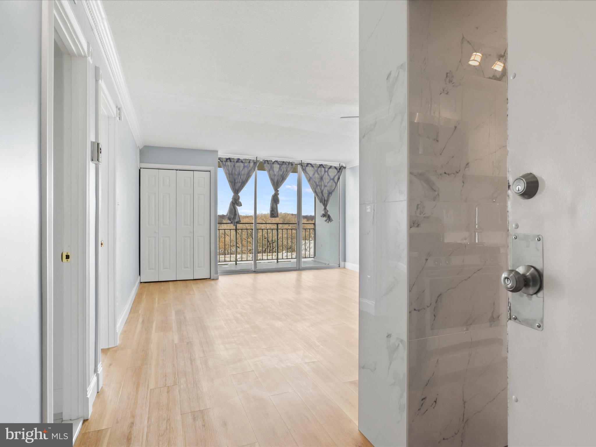 PRESIDENTIAL TOWERS - Residential