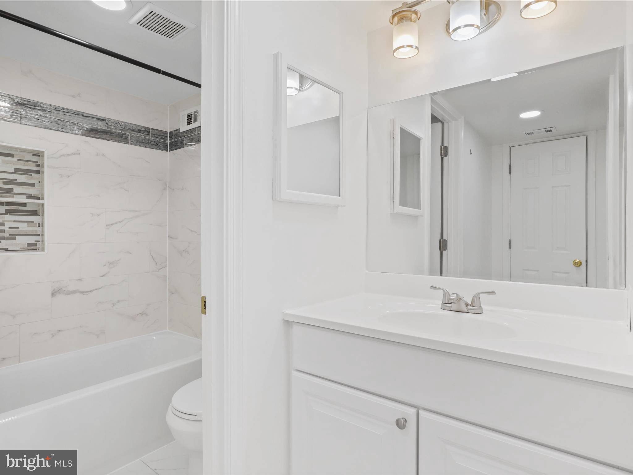 PRESIDENTIAL TOWERS - Residential