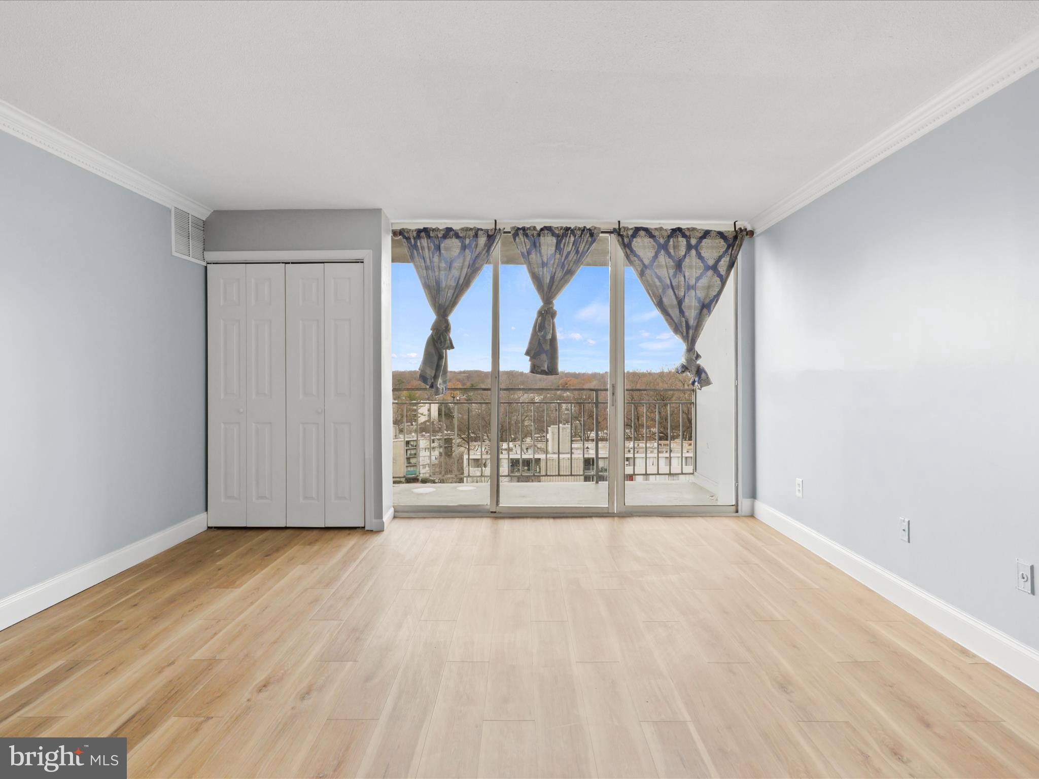 PRESIDENTIAL TOWERS - Residential