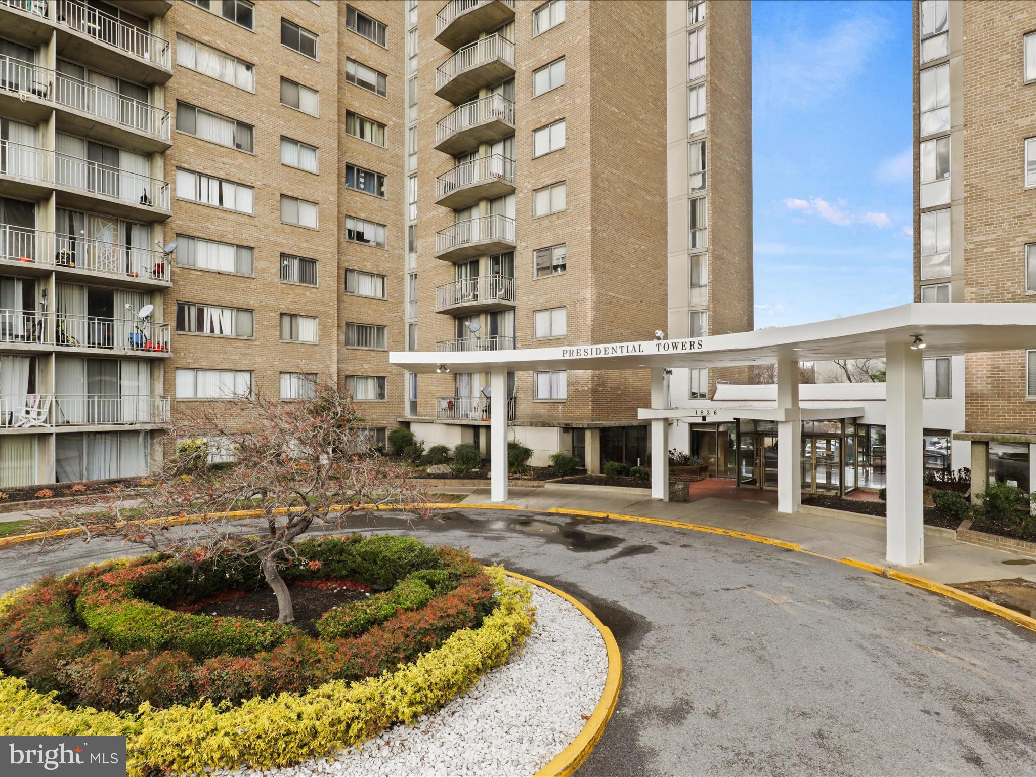 PRESIDENTIAL TOWERS - Residential