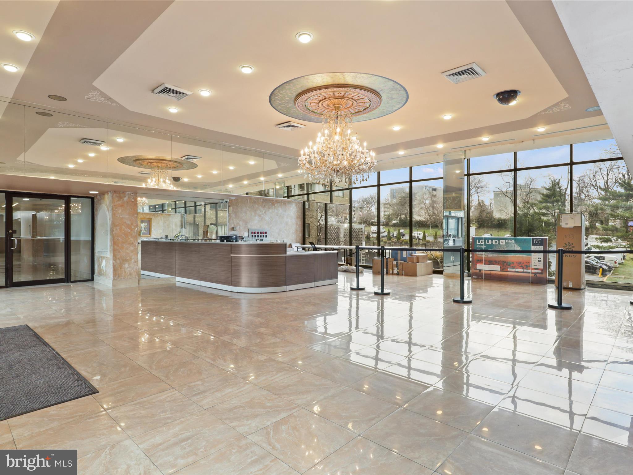 PRESIDENTIAL TOWERS - Residential