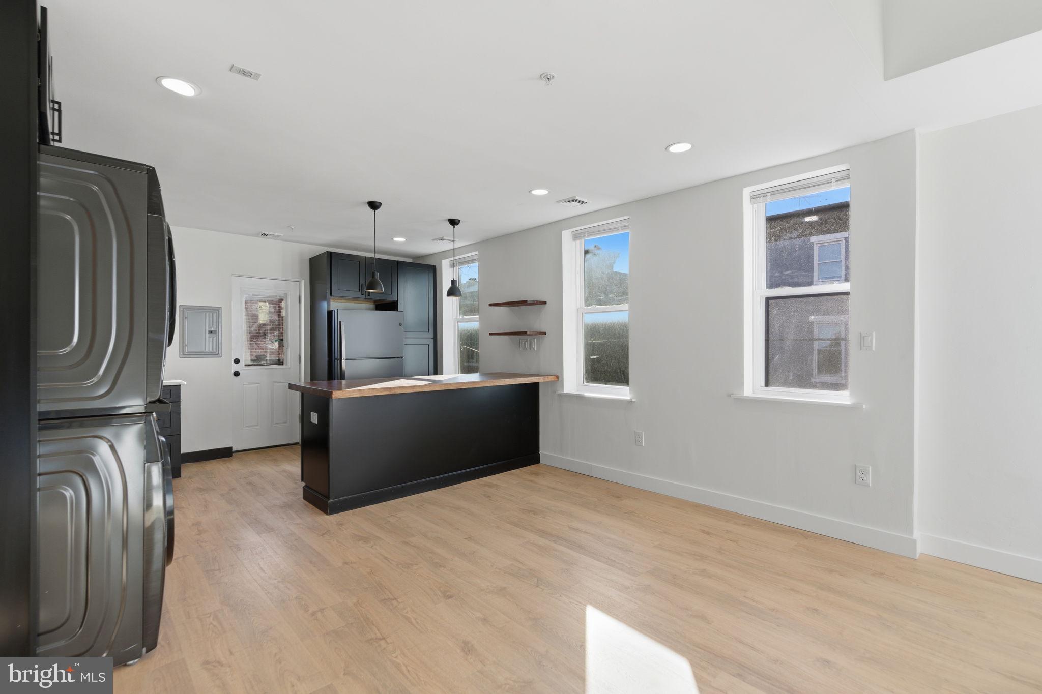 2738 POPLAR STREET 2R