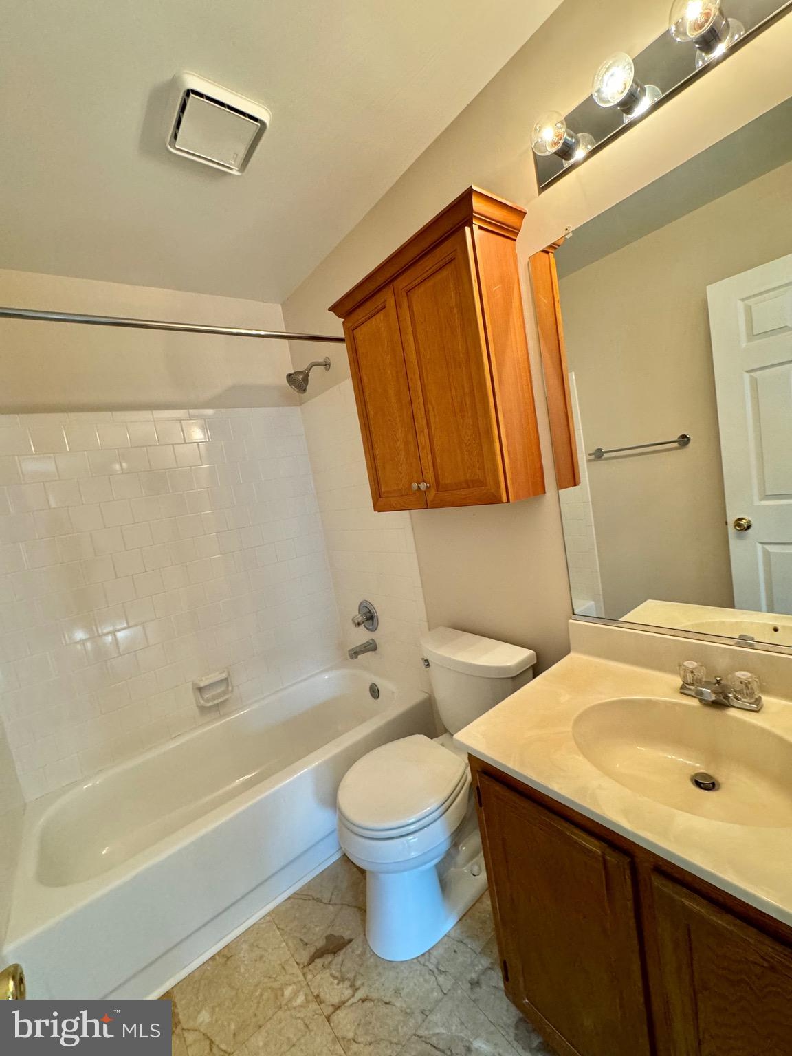 RIVERCHASE - Residential Lease