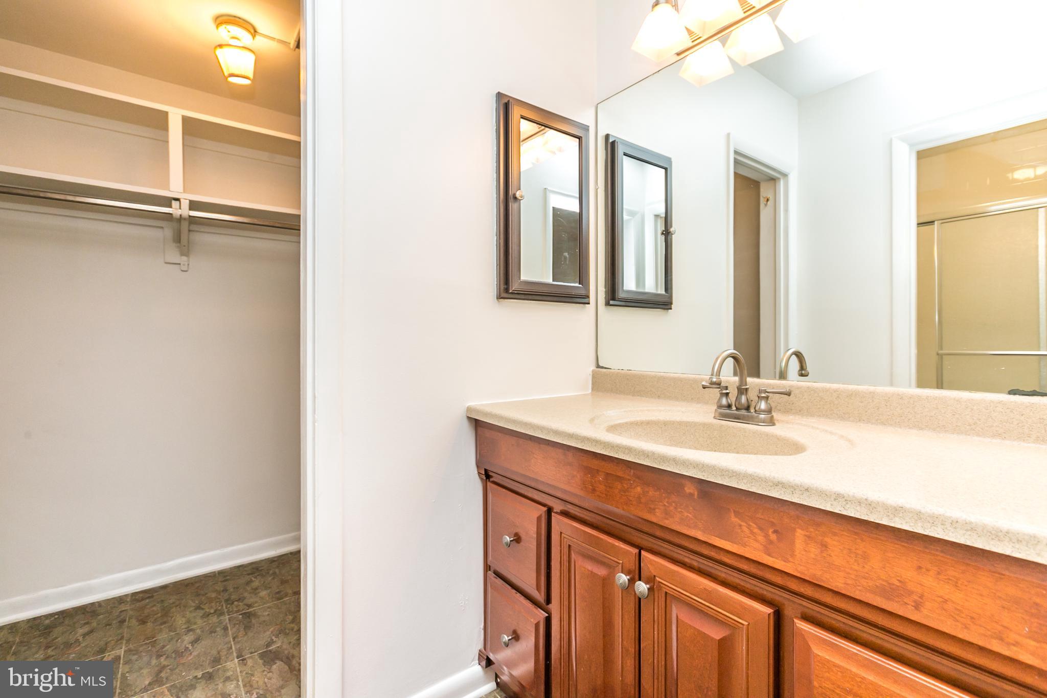 CROSS KEYS - Residential Lease