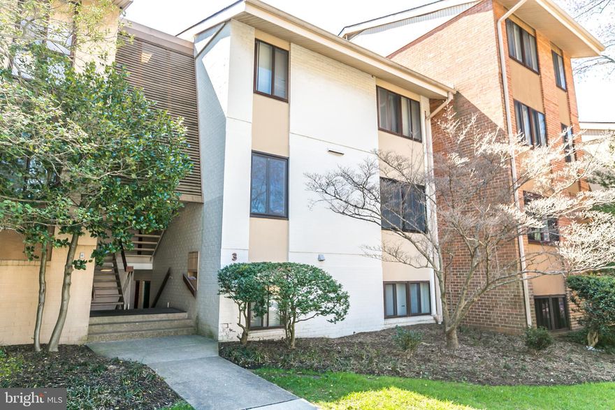 Easy living in a most convenient location. Come rent this 2 bedroom condo in fabulous Cross Keys location. Freshly painted & ready to go! Balcony.