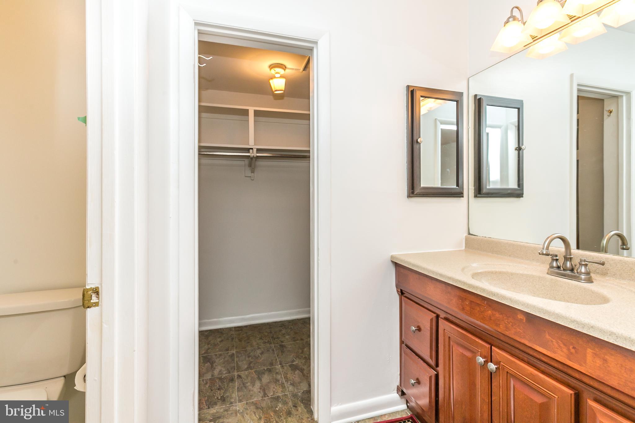 CROSS KEYS - Residential Lease