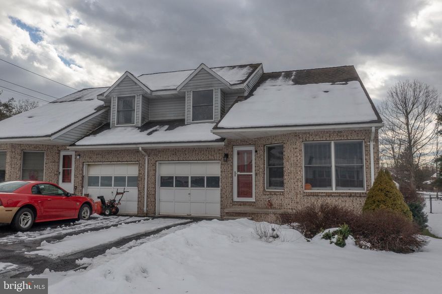 Check out this spacious, well maintained, 3 bed, 2 bath townhouse style home, with vaulted ceilings, central air, an integral one car garage, and a nice, flat, fenced-in backyard. This home is a MUST SEE! Schedule your tour today!