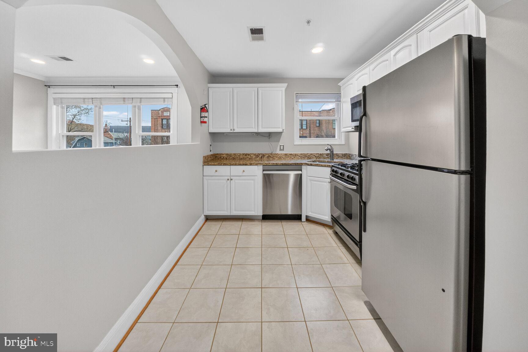 401 EVARTS STREET NE 304