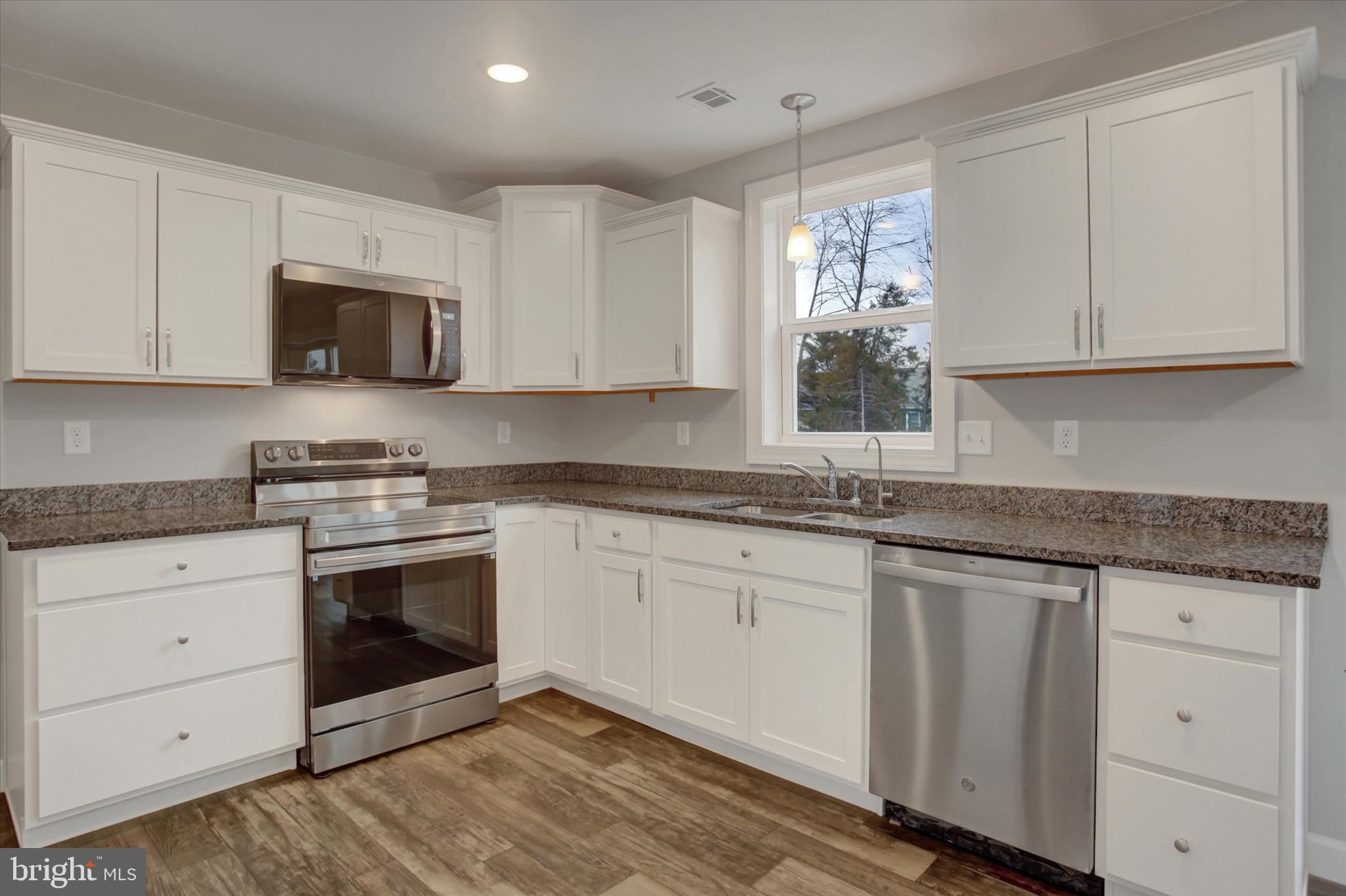 RANDOM OAKS PHASE II - Residential