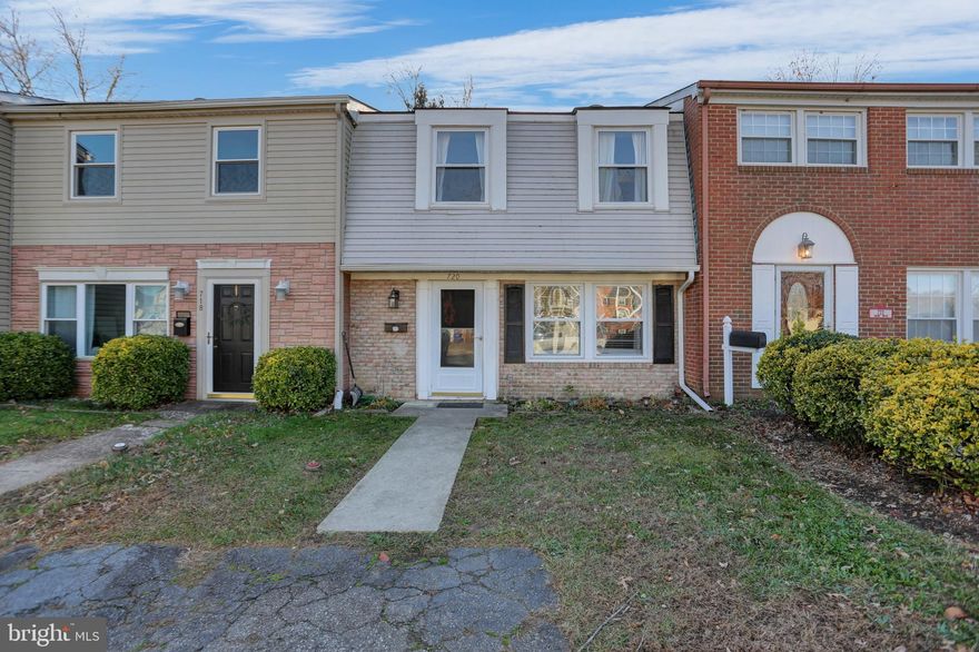 Multiple Offers Received - Please present highest and best by 12/4/2020 @ 5:00 PM This lovely townhome in Rumsey Island. Waterfront community with boat ramps, waterfront park with fishing pier. Great two bedroom townhome with a first floor den. Neutral color palette. Great for a first time home buyer.