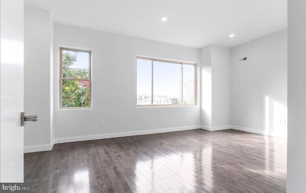 NORRIS SQUARE - Residential Income