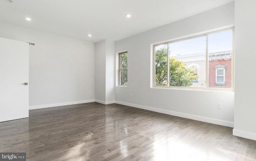 NORRIS SQUARE - Residential Income