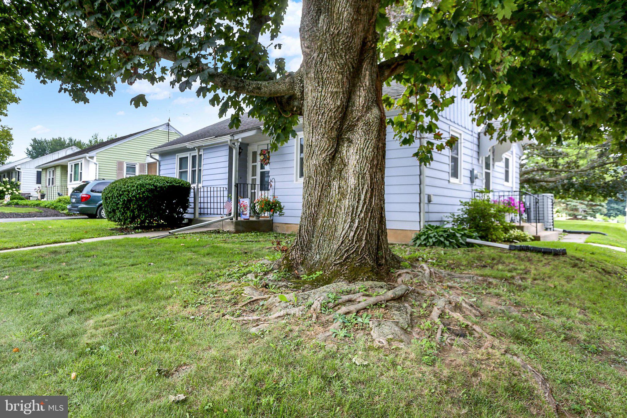 832 W MAPLE STREET