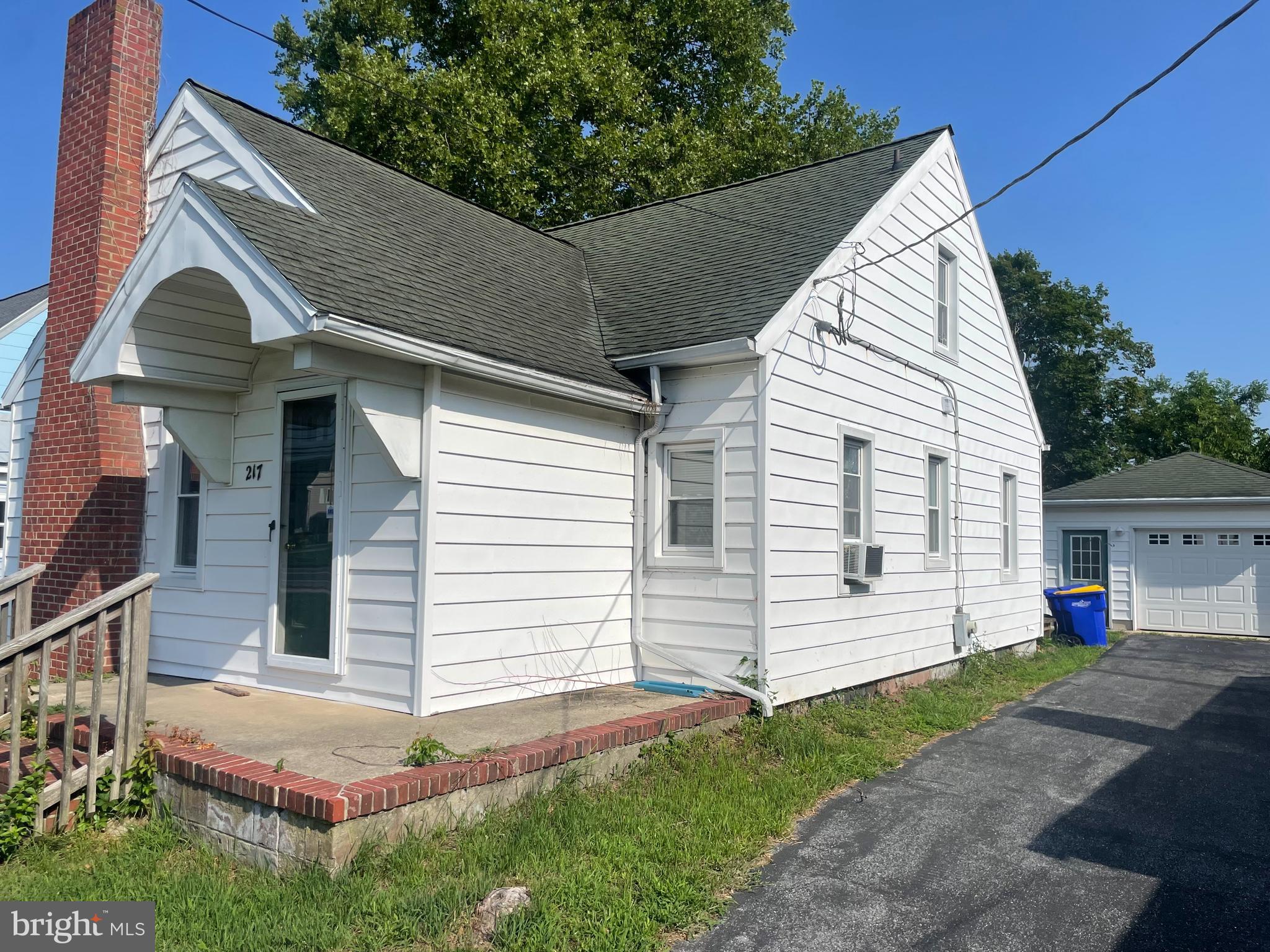 217 LAUREL ROAD