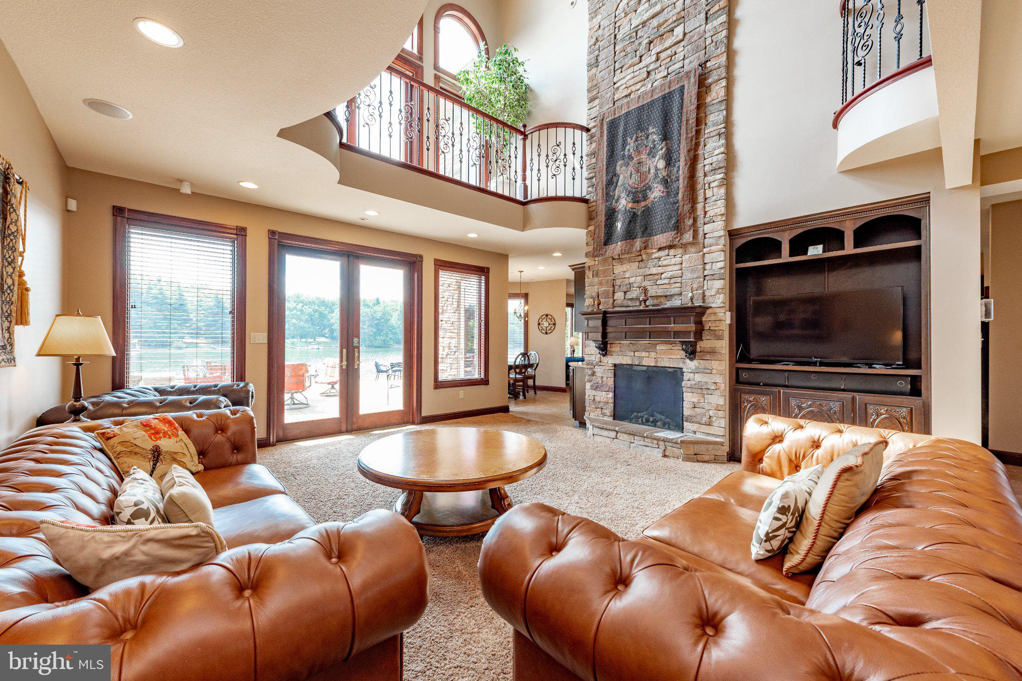 75 LAKEFRONT LINKS DRIVE