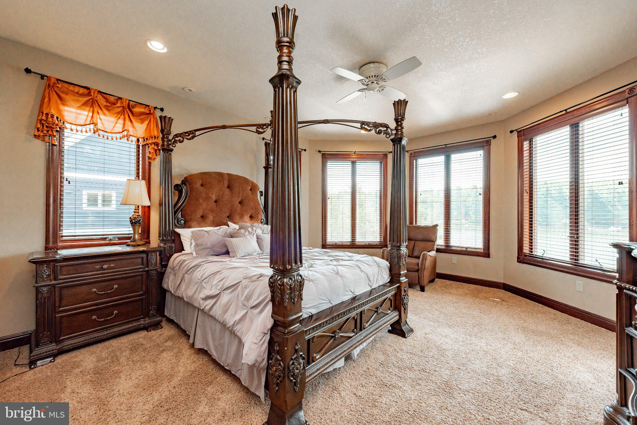 75 LAKEFRONT LINKS DRIVE