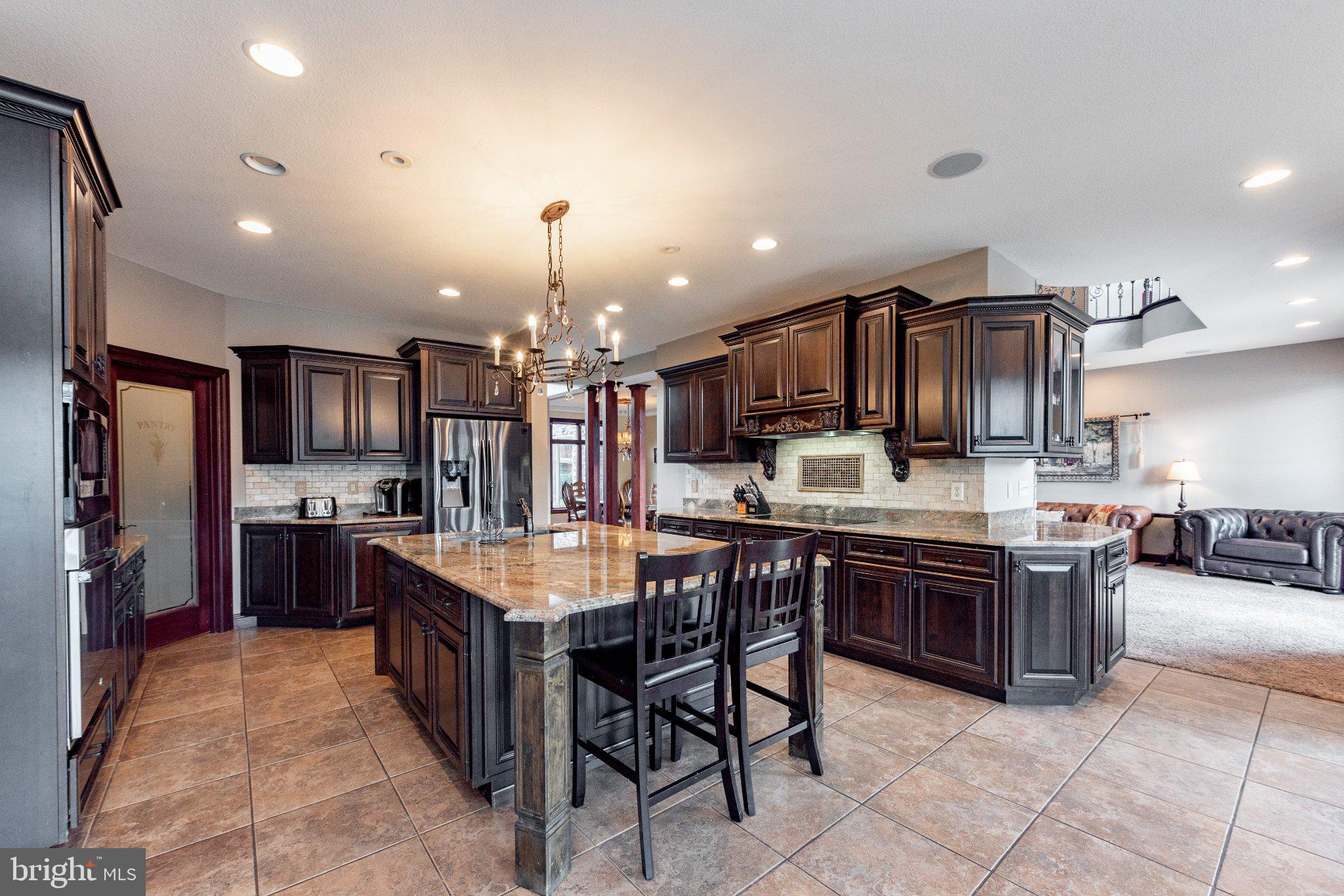 75 LAKEFRONT LINKS DRIVE