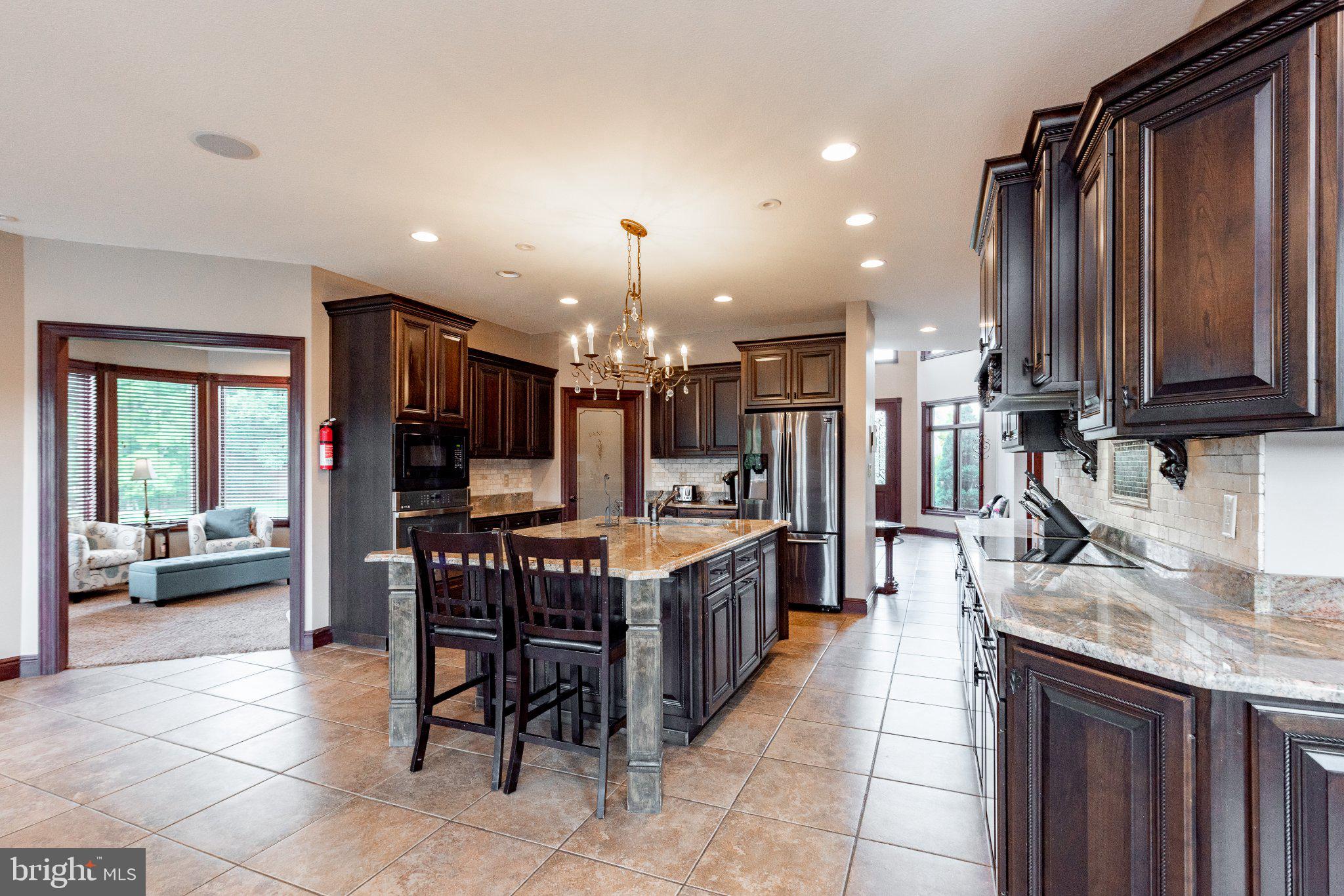 75 LAKEFRONT LINKS DRIVE