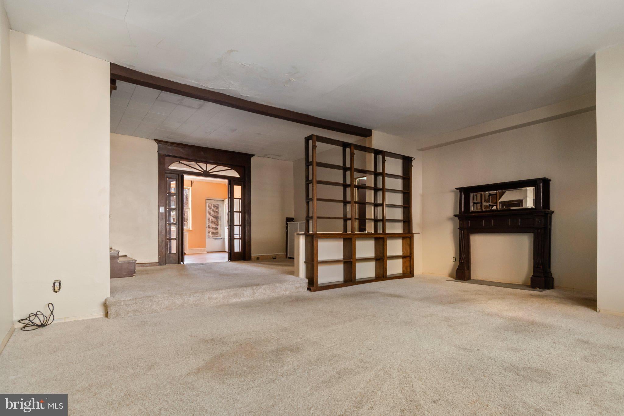 2637 1/2 - 2639 E THOMPSON STREET