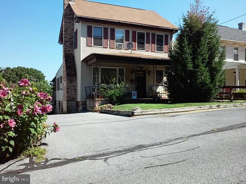 Employees and family members residing with employees of JPMorgan Chase Bank, N.A, its affiliates or subsidiaries are strictly prohibited from directly or indirectly purchasing any property owned by JPMorgan Chase Bank, N.A. 2 Story detached SFR,3 beds + nice attic.LR has FP.Kit is newer with island&cook top /various built ins.DR off kit&deck to rear overlooks a very deep lot and the in-grd pool.laundry off kit&BA. H & B offer by 03.08.16 12 NOON