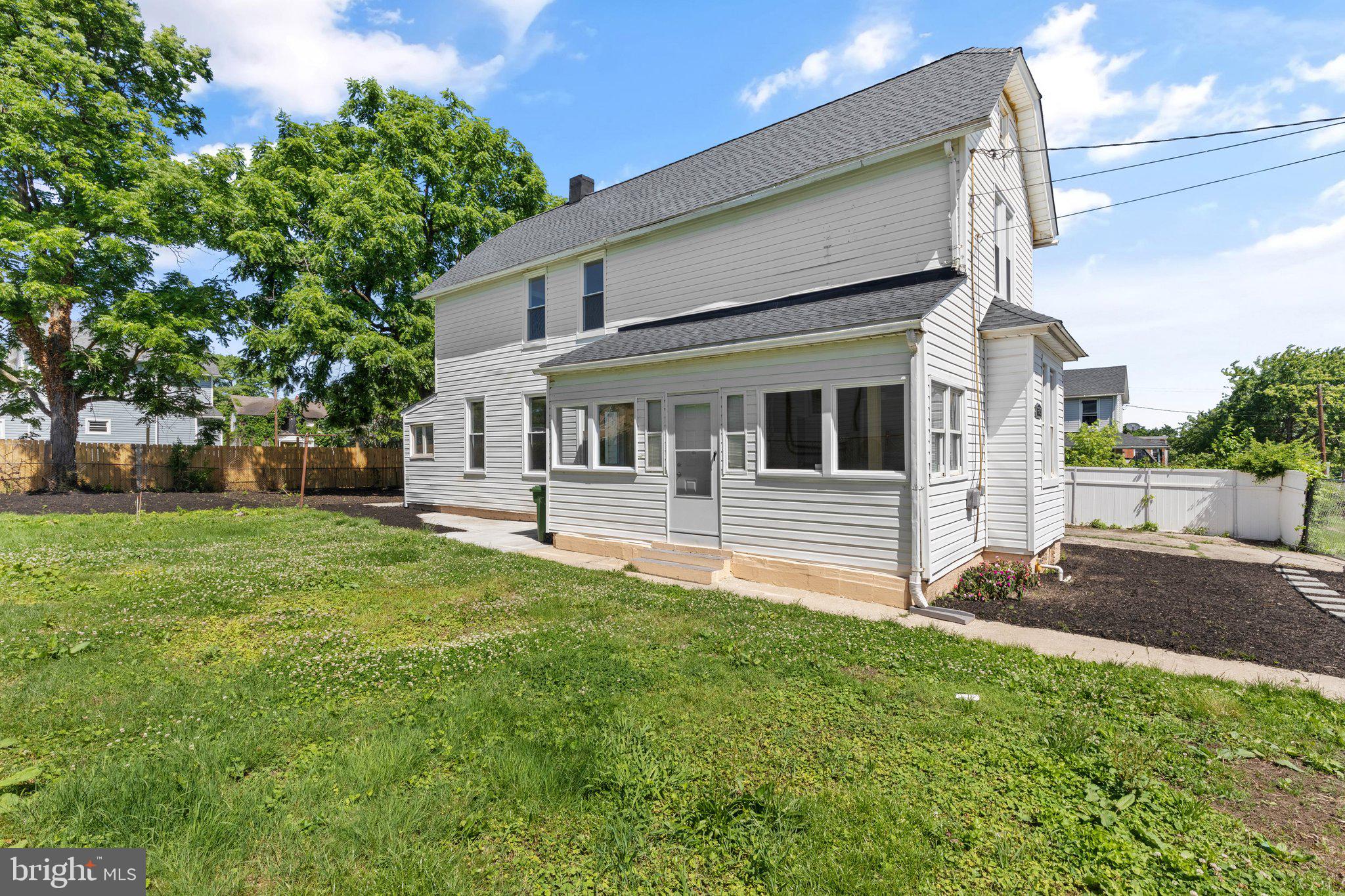 916 N KRESSON STREET