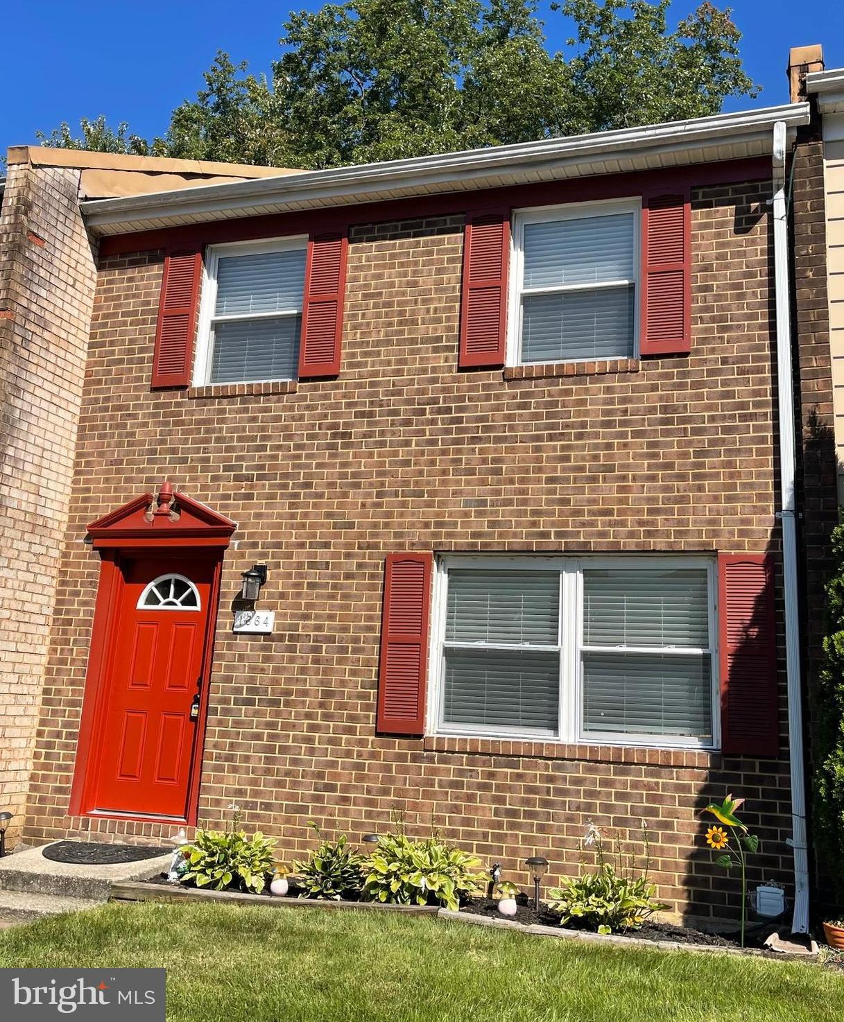 3/4BR HOME W/ DECK & FENCED REAR YARD**NEUTRAL CARPET & PAINT**PREFER NO SMOKING & NO PETS, WILL CONSIDER CASE BY CASE THOUGH**