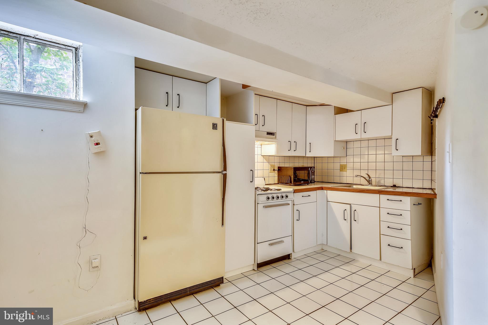 CLARENDON - Residential Lease