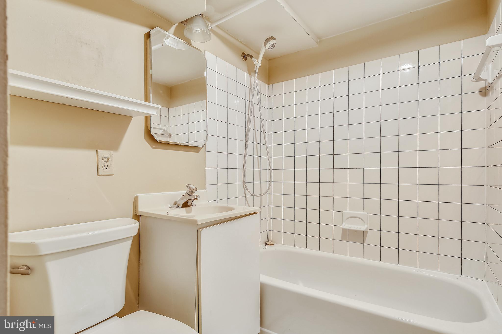 CLARENDON - Residential Lease