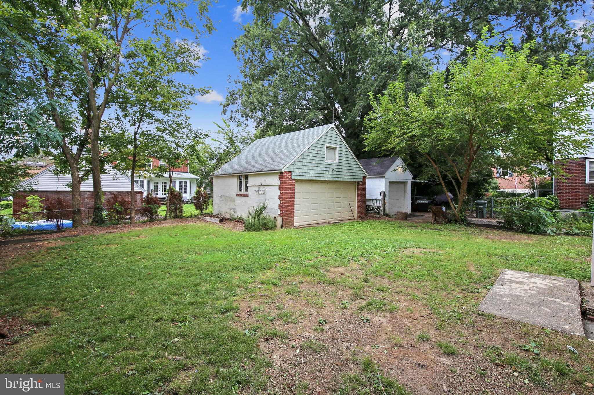 CLARENDON - Residential Lease