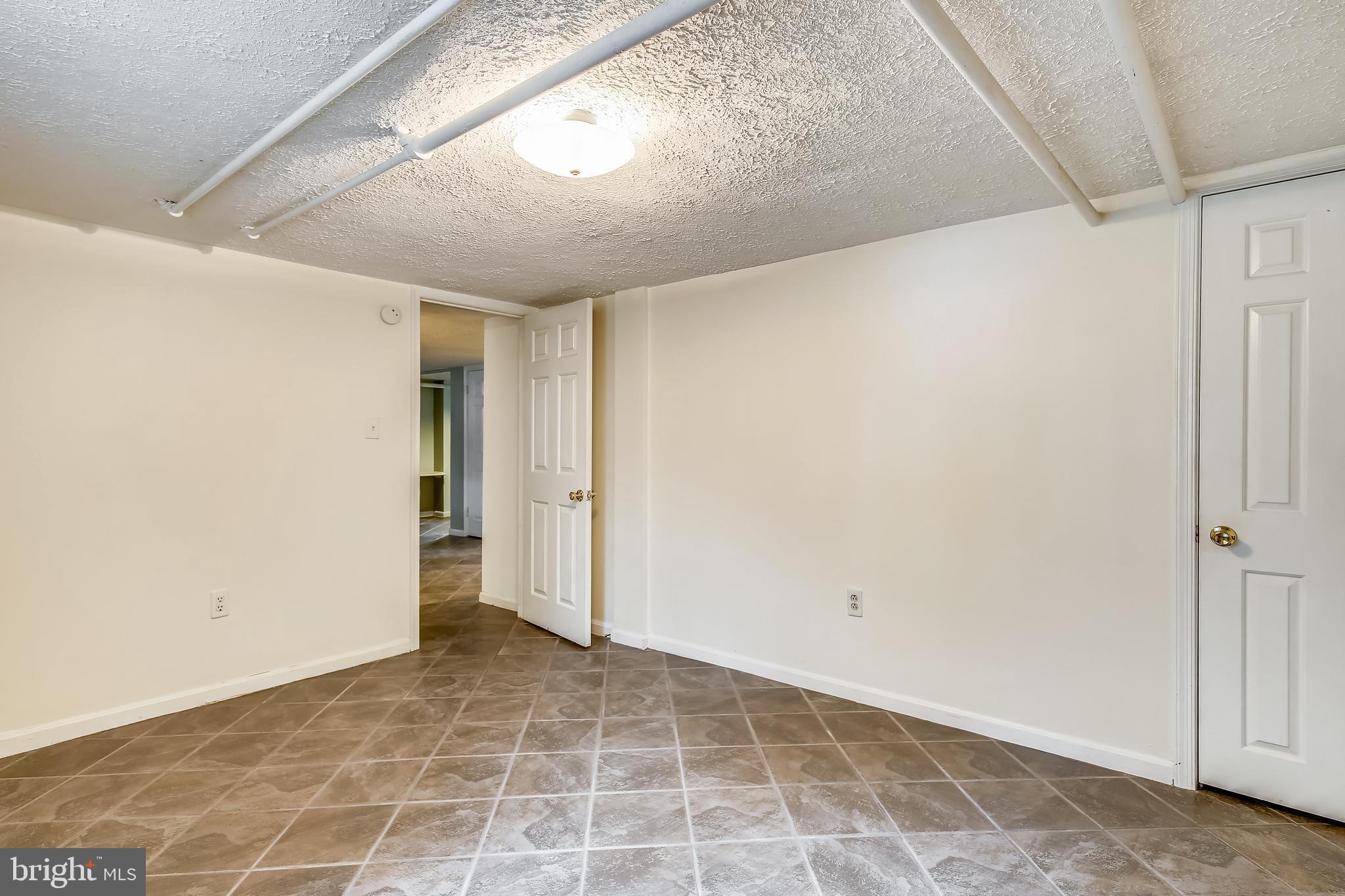 CLARENDON - Residential Lease