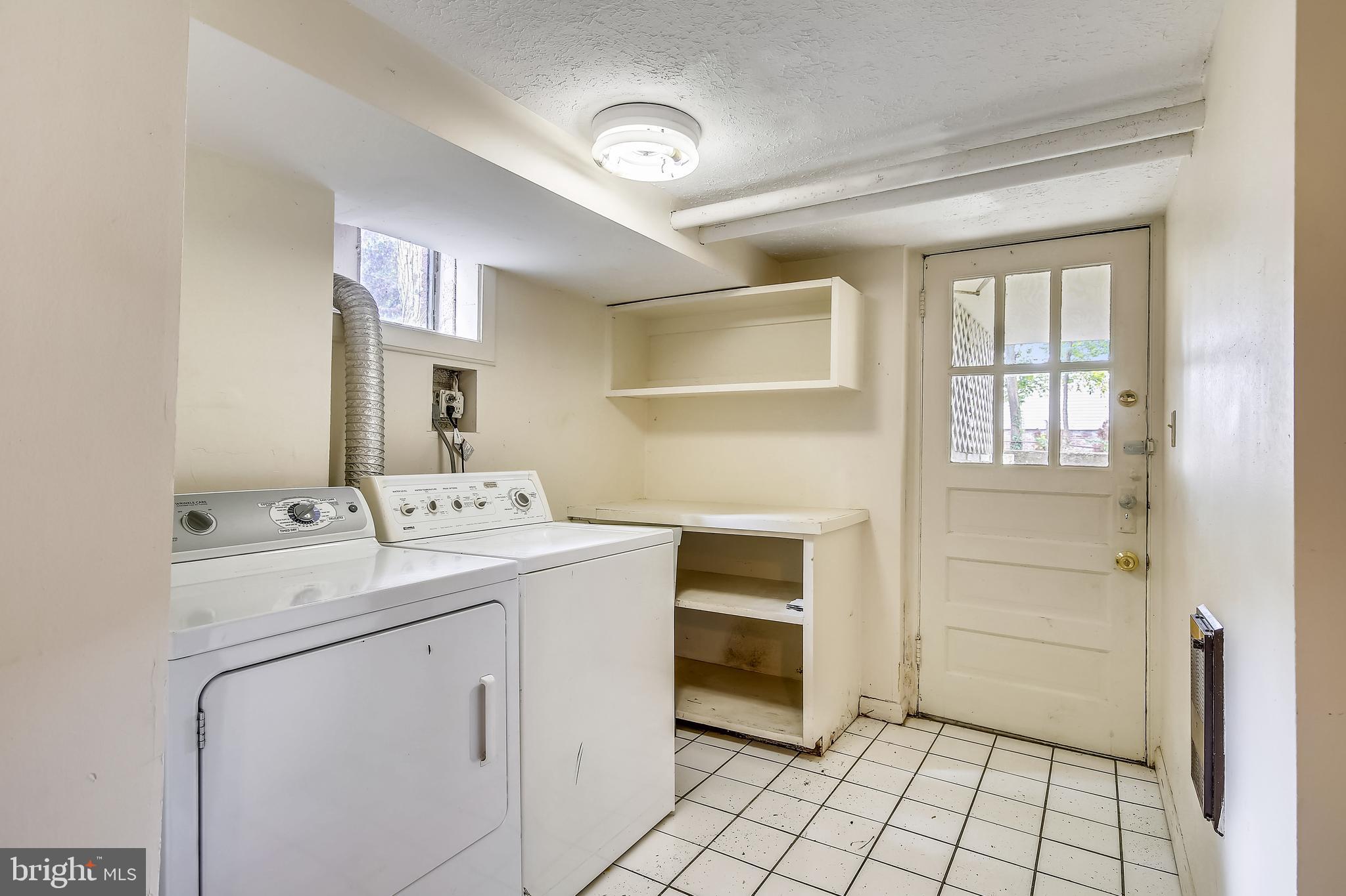 CLARENDON - Residential Lease