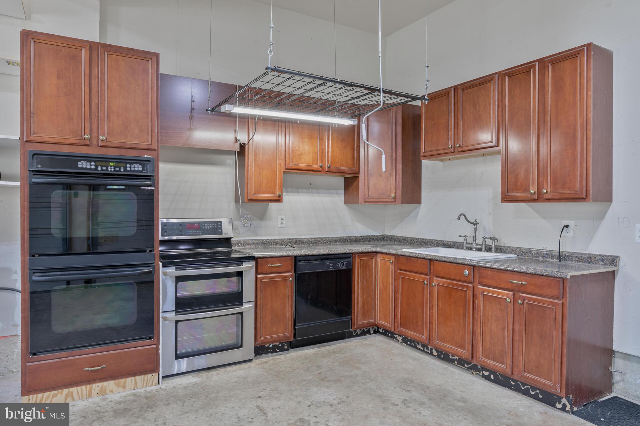 SOUTH RIDING - Residential