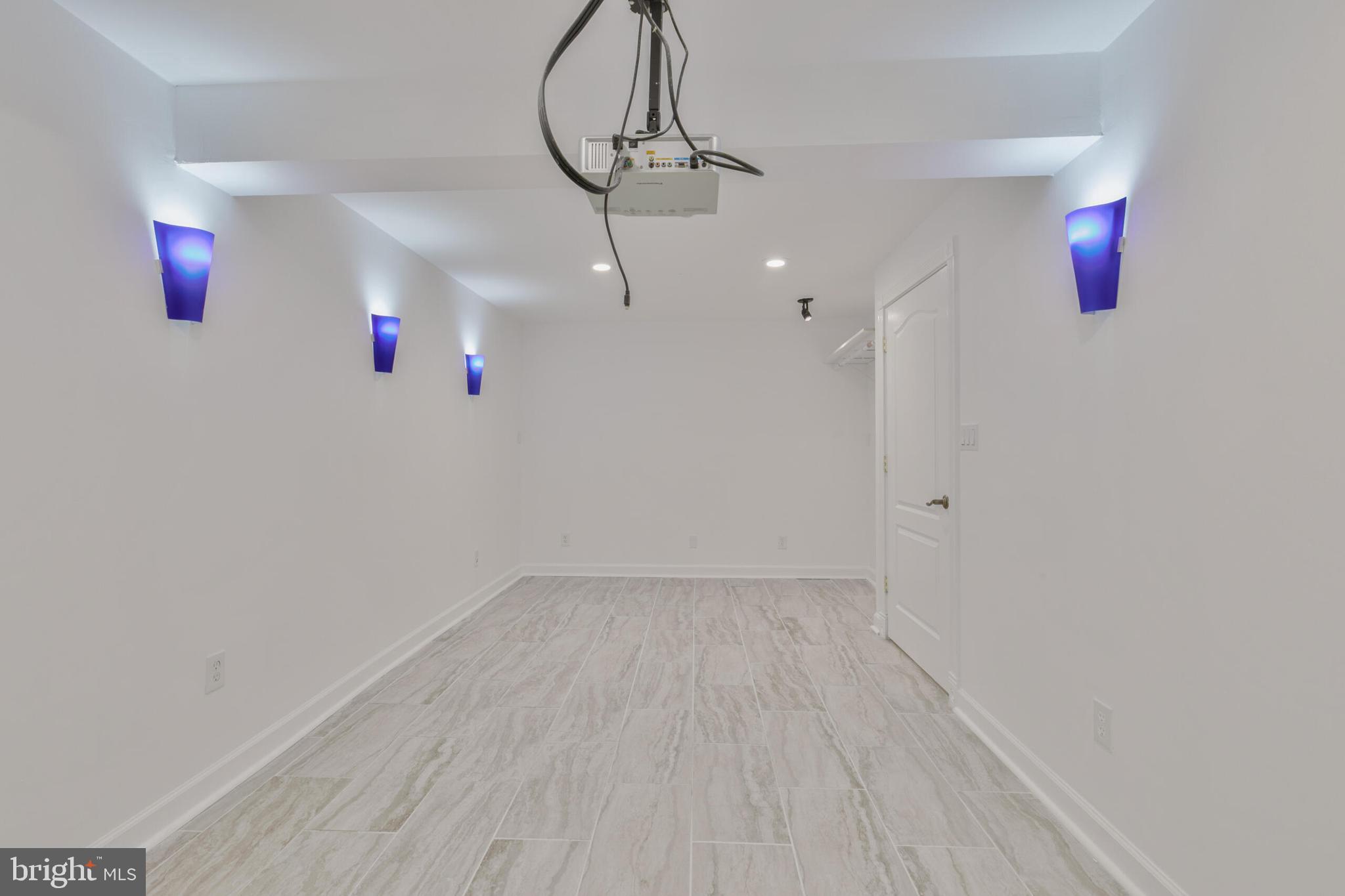 SOUTH RIDING - Residential