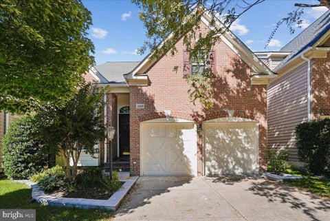 Photo of 2469 Cypress Green Lane, HERNDON, VA 20171 (MLS # VAFX2347136)