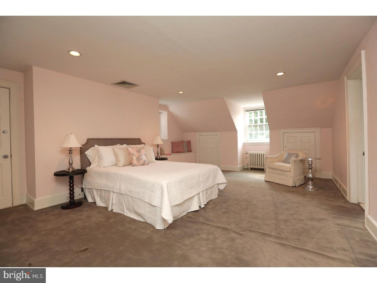 CHESTNUT HILL - Residential