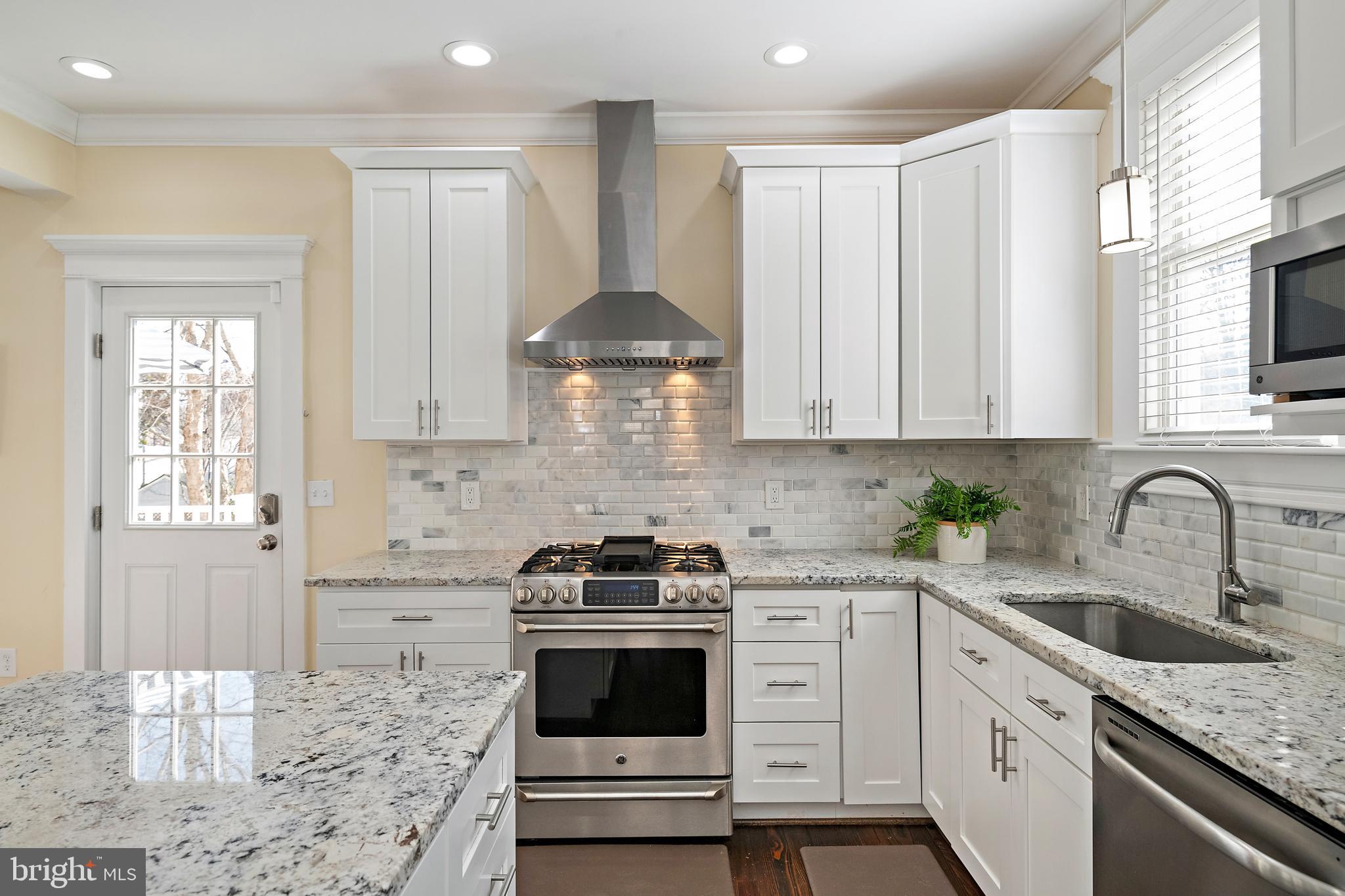 MURRAY HILL - Residential