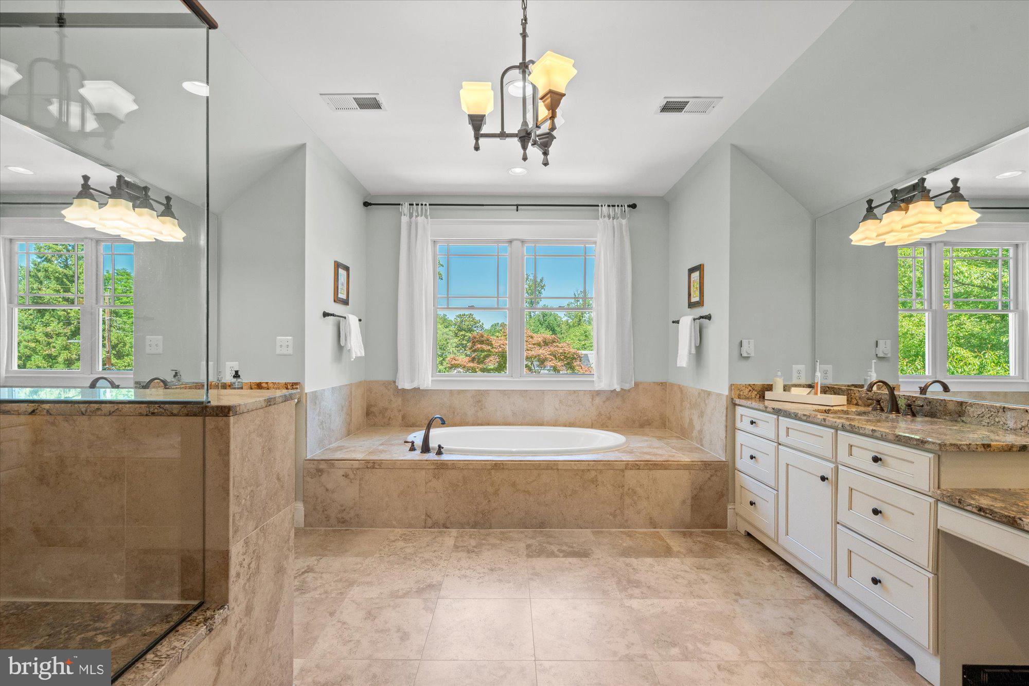 GOLF CLUB MANOR - Residential