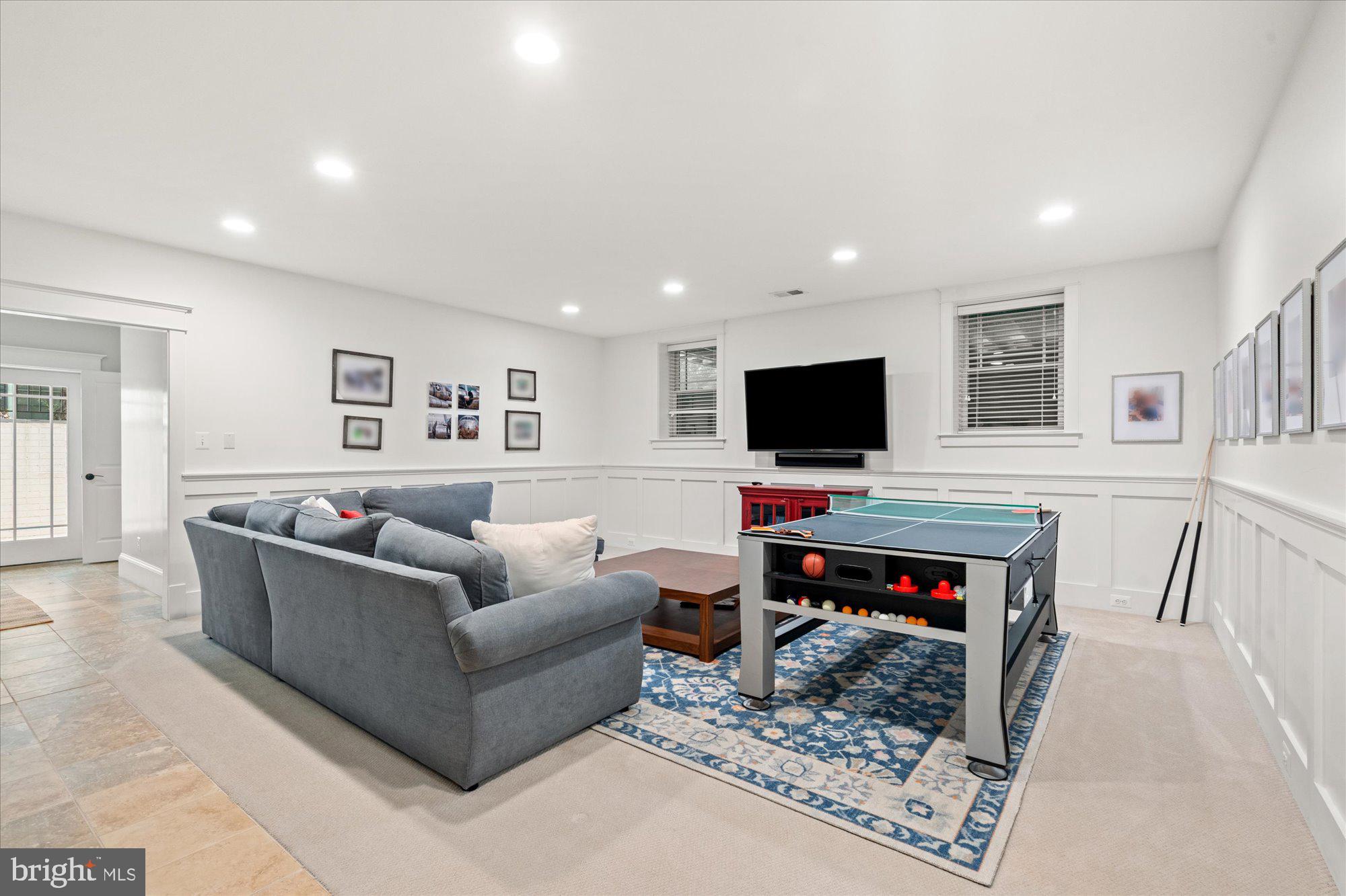 GOLF CLUB MANOR - Residential
