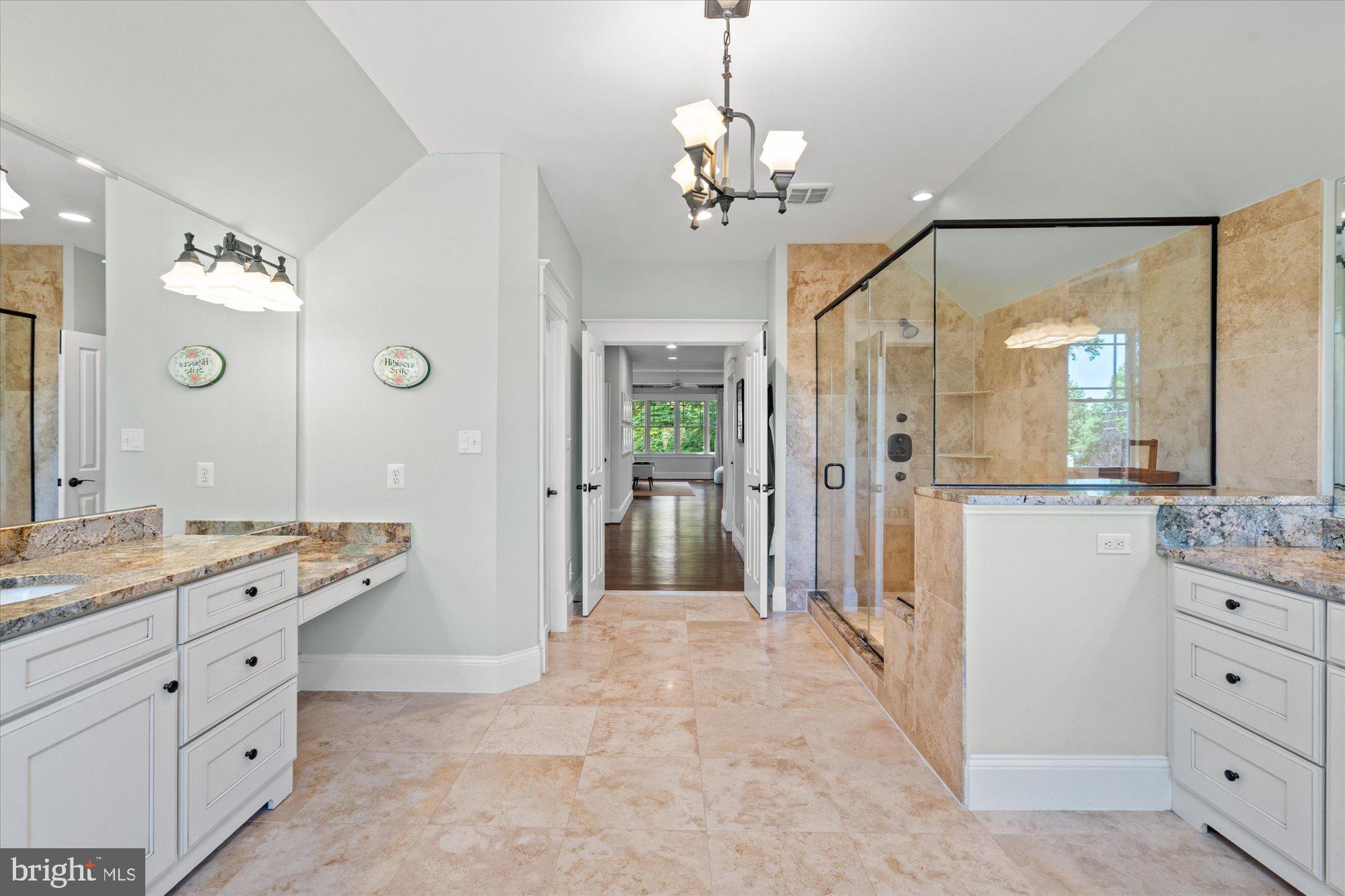 GOLF CLUB MANOR - Residential