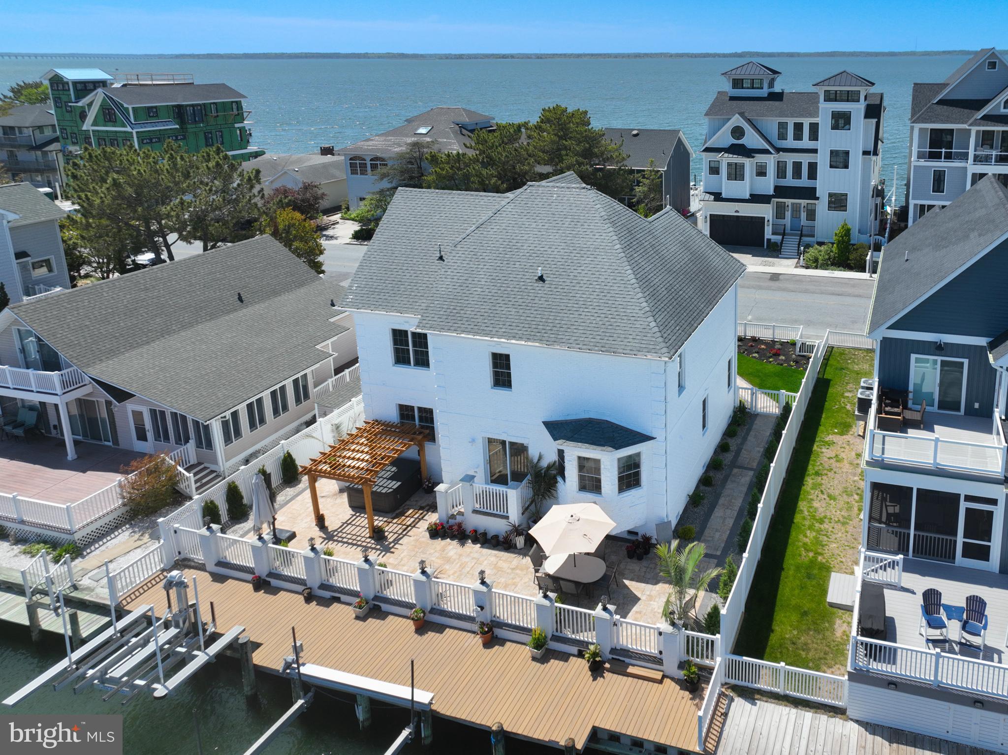 CAINE KEYS II EXT - Residential