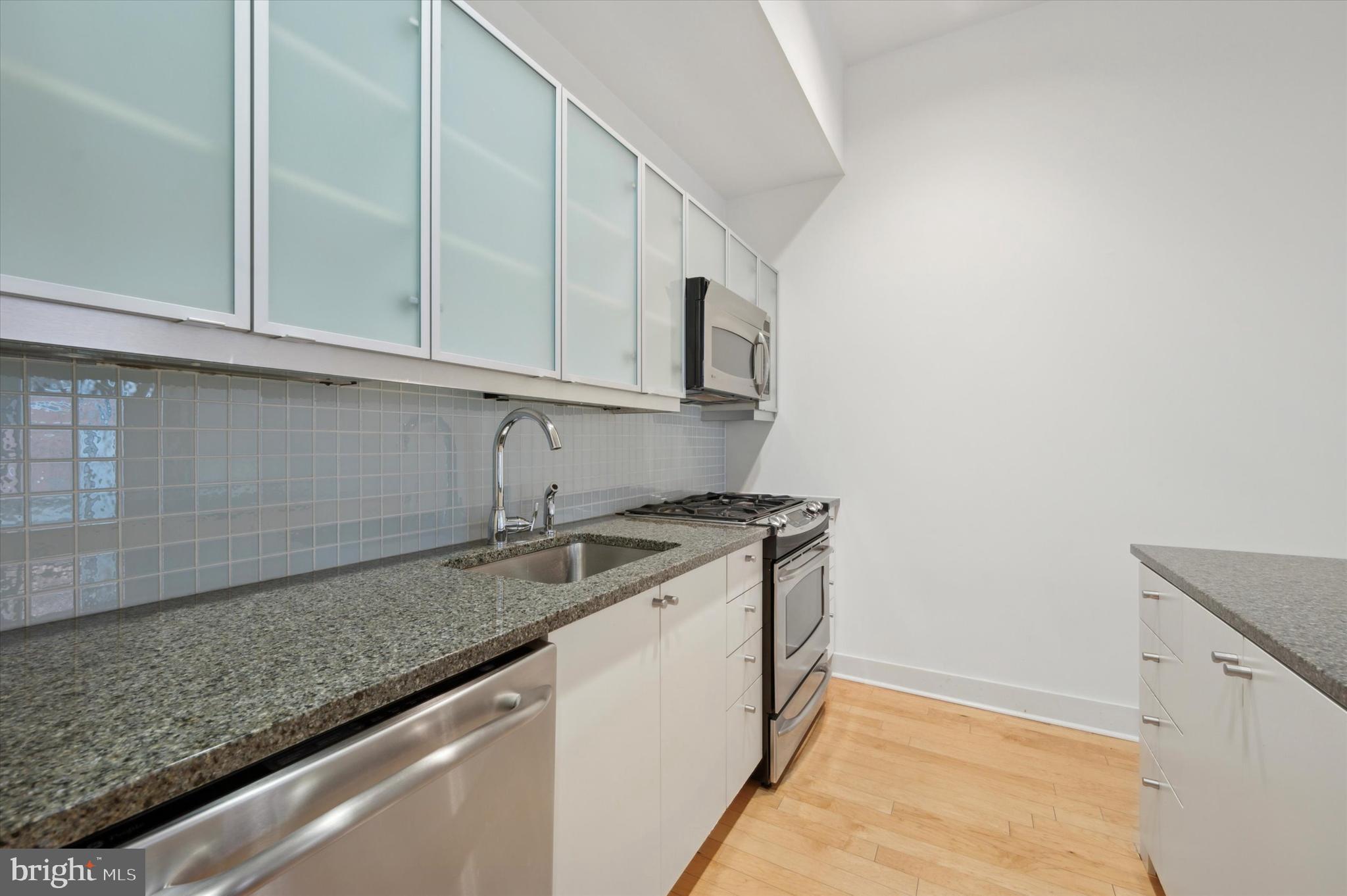 WASHINGTON SQ - Residential